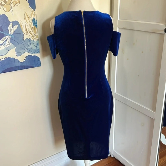 Calvin Klein Beautiful Blue Velvet Cold Shoulder Sheath Dress - Size 6 - Picture 6 of 8